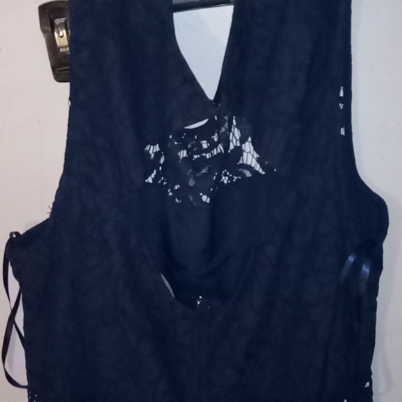 Truth and fable classy dress - Picture 3 of 3